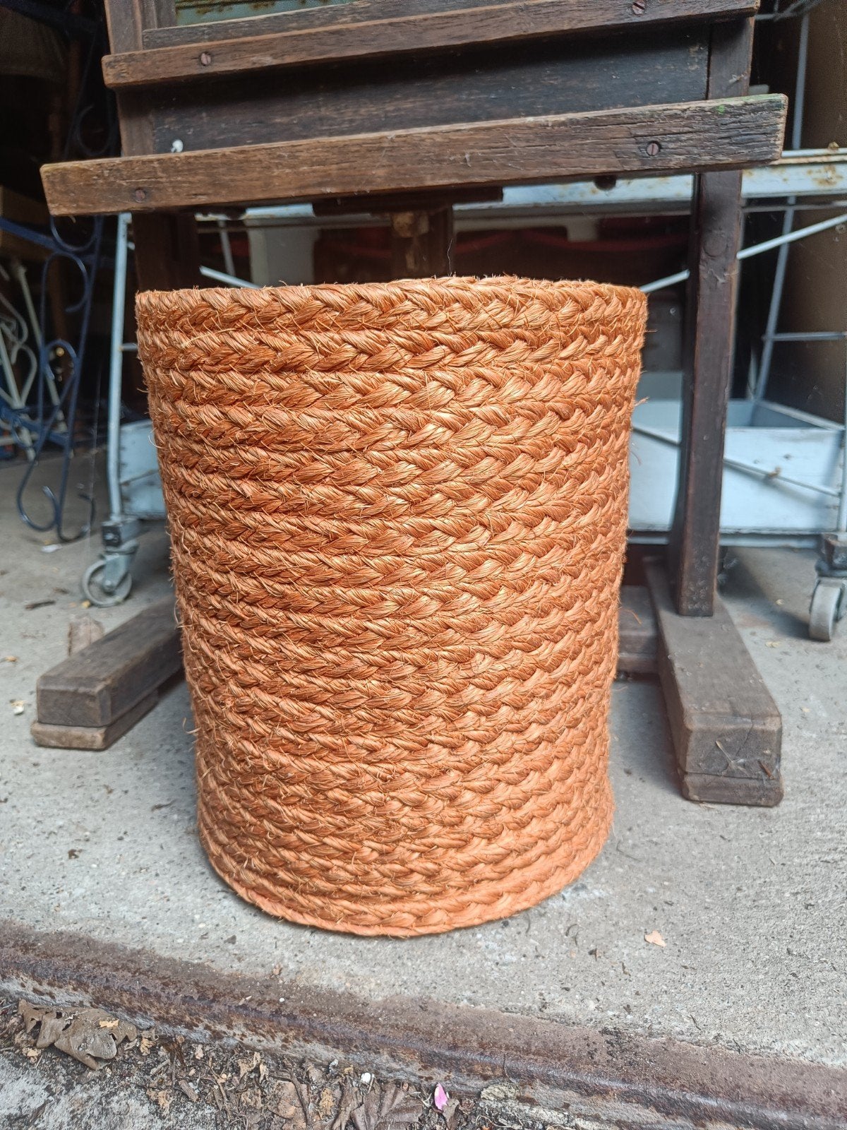 Vintage oranje gevlochten sisal prullen/ plantenmand/, Minder dan 10 liter, Ophalen, Gebruikt, Riet